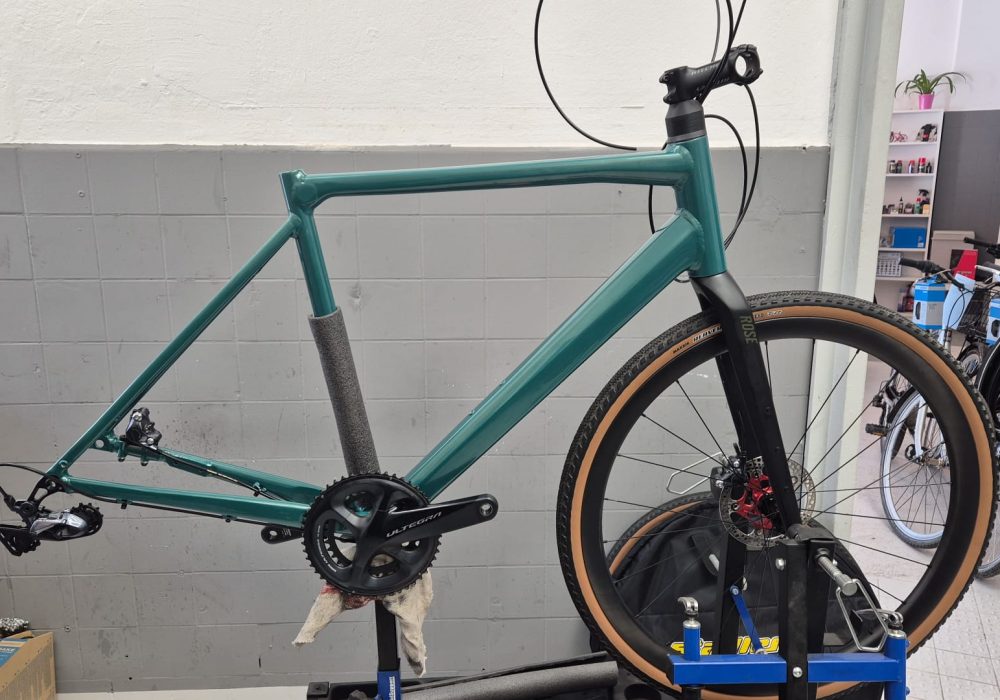 Reifenwechsel am Fahrrad in Berlin Schöneweide bei Dein-Radius Fahrradladen